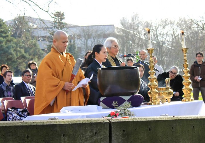 At the Kobe Bell, Reverend Taijo Imanaka (left) Head Priest of Seattle Koyasan Buddhist Temple, and Reverend Ekou Murakami (center), Resident Minister of Seattle Nichiren Buddhist Church, led prayers and blessings prior to the moment of silence. (Photo courtesy of Mara Potter)