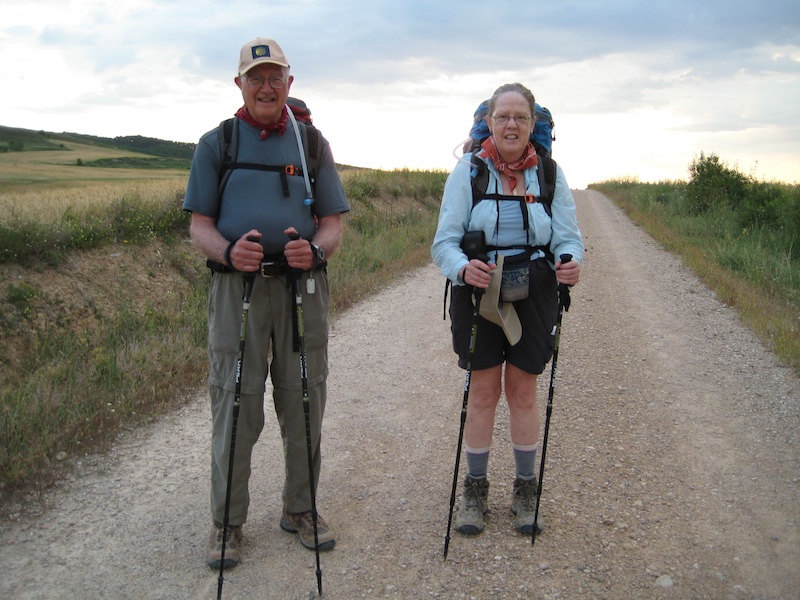Dick (left) and Jane Carter traveling near Los Arcos on the Camino Francés in 2008. (Photo courtesy of Dick Carter)