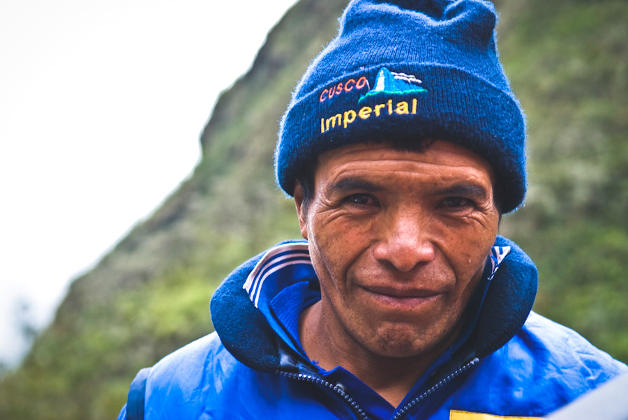 A porter in Maguina, Cusco, Peru. (Photo from Flickr by Filipe Fortes)