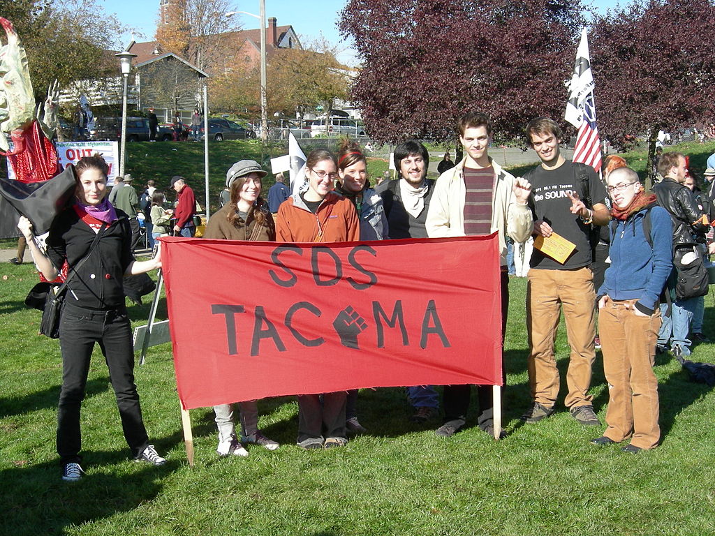 Contingent from Tacoma SDS (Students for a Democratic Society) at anti-war rally, Judkins Park, Seattle, Washington, 27 October 2007. (Photo by Joe Mabel via Wikipedia)