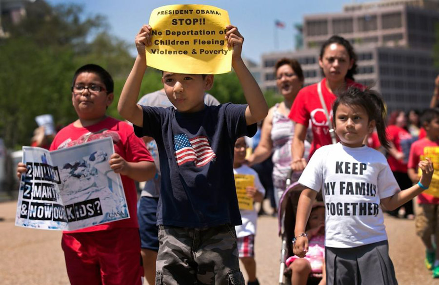 Children at immigration reform protesters in front of the White House in July. (Photo from Center for Human Rights)