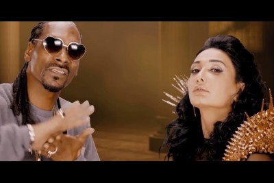 Iranian pop singer Amitis and Snoop Dogg, united by green screen. (Photo via YouTube)