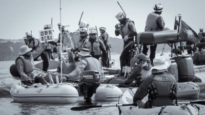Kayaktavists in opposition to the building of a new U.S. Marine Corps base in Henoko clash with Japanese Coast Guards. (Photo from Flickr by Ojo de Cineasta)